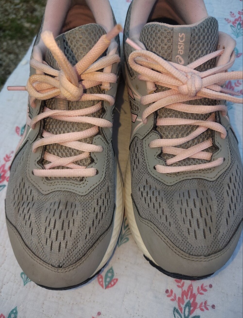ASICS Kids Gray and Pink Running Shoes Size 9